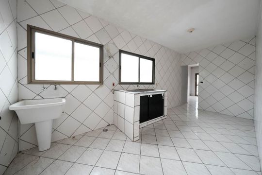 Casa à venda com 5 quartos, 135m² em Vila Nhocuné, São Paulo