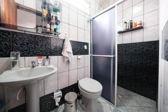 Casa à venda com 5 quartos, 135m² em Vila Nhocuné, São Paulo