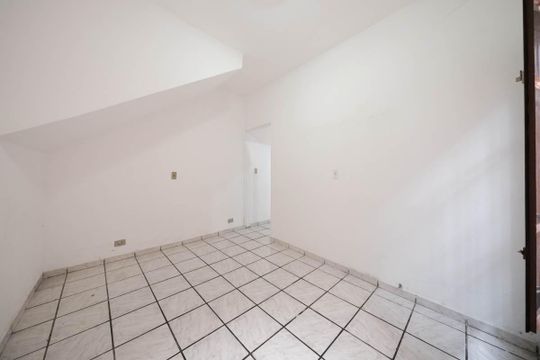 Casa à venda com 5 quartos, 135m² em Vila Nhocuné, São Paulo