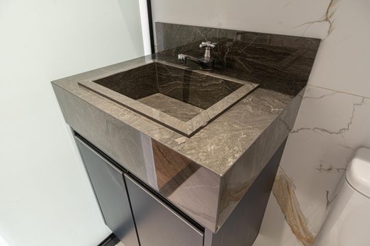 Banheiro de kitnet/studio para alugar com 1 quarto, 24m² em Consolação, São Paulo