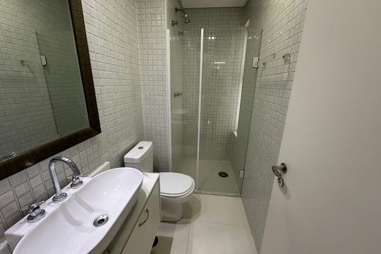 Banheiro de apartamento à venda com 2 quartos, 70m² em Melville Empresarial Ii, Barueri