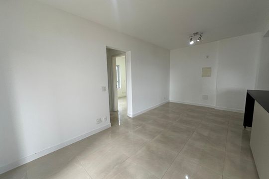 Sala de apartamento à venda com 2 quartos, 70m² em Melville Empresarial Ii, Barueri