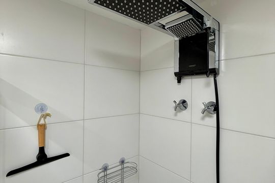 Banheiro de kitnet/studio para alugar com 1 quarto, 24m² em Santo Amaro, São Paulo