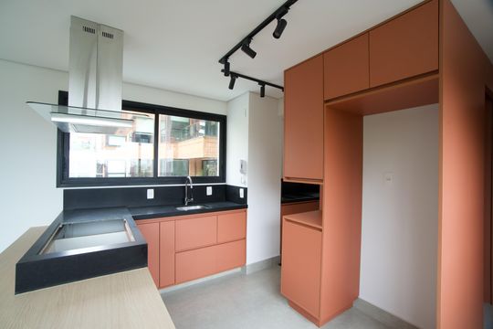 Cozinha de apartamento para alugar com 1 quarto, 60m² em Pinheiros, São Paulo