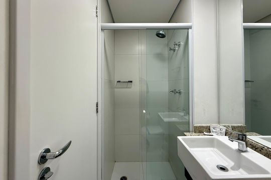 Banheiro  de kitnet/studio para alugar com 1 quarto, 22m² em Jardim das Acacias, São Paulo