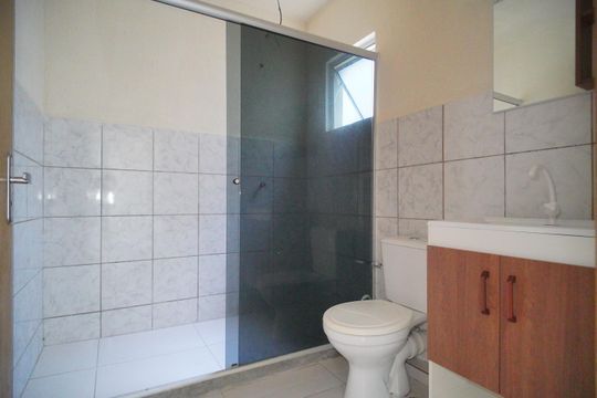 Banheiro de apartamento à venda com 2 quartos, 49m² em Campina, São Leopoldo