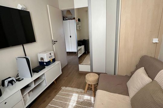 Sala de casa de condomínio à venda com 3 quartos, 145m² em Jardim Rosaura, Jundiaí