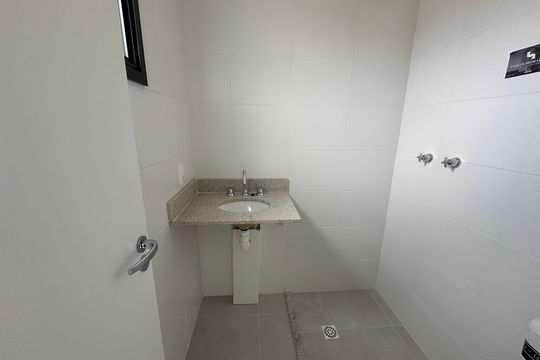Banheiro da Suíte de apartamento à venda com 2 quartos, 70m² em Vila Creti, Barueri
