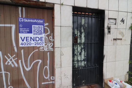 Fachada de casa à venda com 2 quartos, 150m² em Vila Yolanda, Osasco
