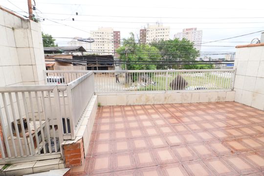 Quintal de casa à venda com 2 quartos, 150m² em Vila Yolanda, Osasco