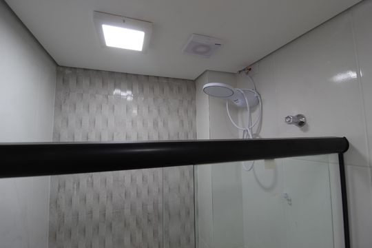 Banheiro da Suíte de kitnet/studio para alugar com 1 quarto, 49m² em Vila Nova Conceição, São Paulo