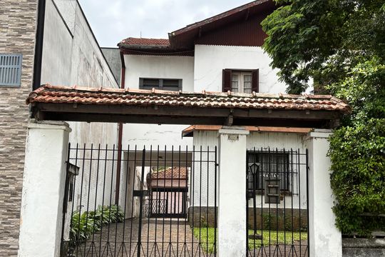 Fachada de casa à venda com 3 quartos, 684m² em Vila Mariana, São Paulo