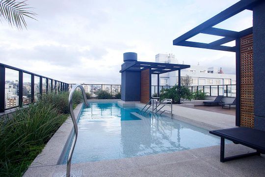 Área Comum - Piscina de apartamento para alugar com 1 quarto, 45m² em Rio Branco, Porto Alegre