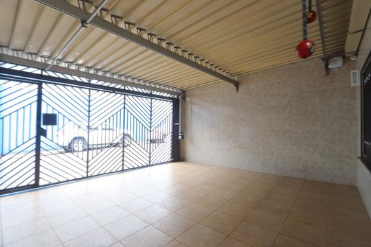 Garagem de casa à venda com 2 quartos, 163m² em Vila Ivone, São Paulo