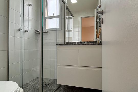 Banheiro Social de apartamento à venda com 2 quartos, 64m² em Vila da Saúde, São Paulo