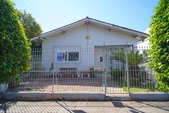 Fachada de casa à venda com 3 quartos, 166m² em Pinheiro, São Leopoldo