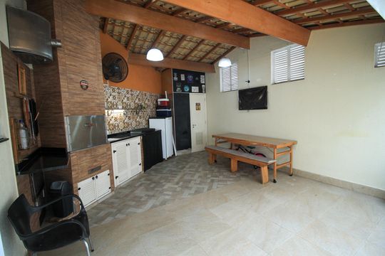 Casa à venda com 3 quartos, 114m² em Água Rasa, São Paulo