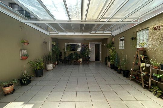 Área externa de casa à venda com 3 quartos, 122m² em Vila do Bosque, São Paulo