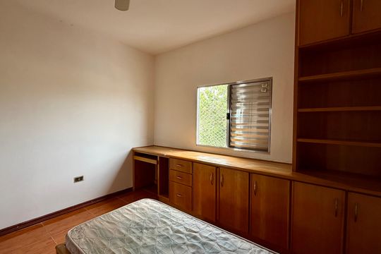Casa à venda com 5 quartos, 130m² em Jardim Ivana, São Paulo