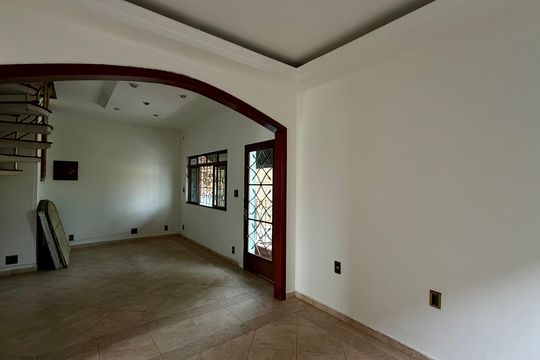 Casa à venda com 5 quartos, 130m² em Jardim Ivana, São Paulo