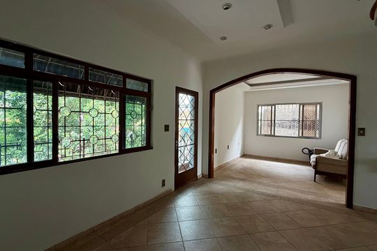 Casa à venda com 5 quartos, 130m² em Jardim Ivana, São Paulo
