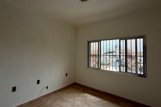 Casa à venda com 5 quartos, 130m² em Jardim Ivana, São Paulo