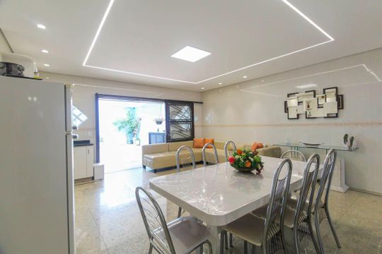 Cozinha de casa à venda com 2 quartos, 200m² em Vila Ivone, São Paulo