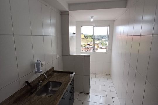 Cozinha de apartamento para alugar com 2 quartos, 50m² em Núcleo do Engordador, São Paulo