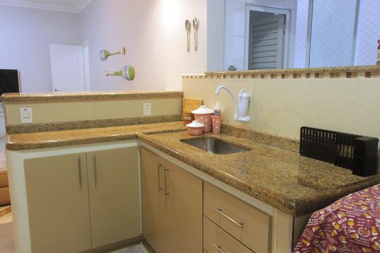 Cozinha de apartamento para alugar com 3 quartos, 120m² em Gonzaga, Santos