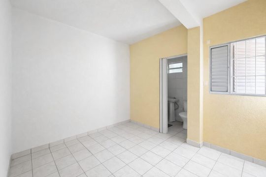 quarto de casa para alugar com 1 quarto, 30m² em Jardim Primeiro de Maio (chacara Fazendinha), Osasco