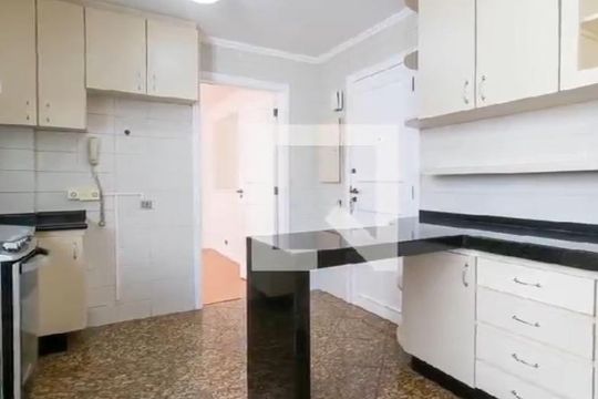 Cozinha de apartamento para alugar com 3 quartos, 180m² em Batel, Curitiba