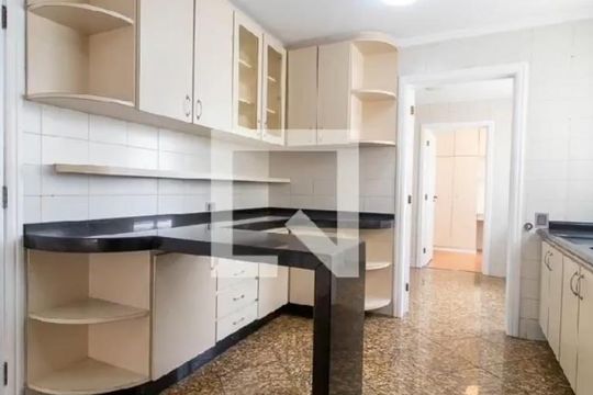 Cozinha de apartamento para alugar com 3 quartos, 180m² em Batel, Curitiba