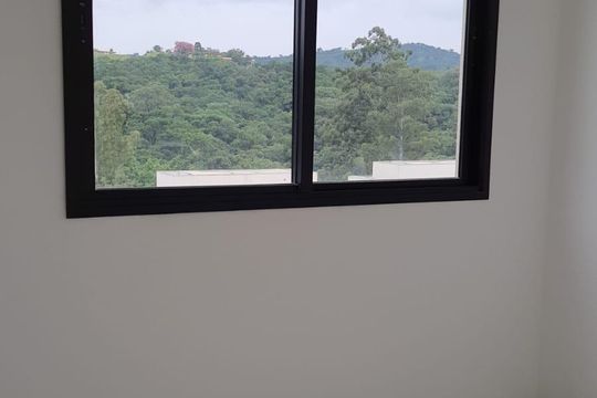 Sala  de casa de condomínio para alugar com 2 quartos, 152m² em Residencial Onze (alphaville), Santana de Parnaíba
