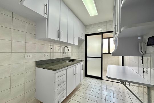Cozinha de apartamento à venda com 2 quartos, 60m² em Vila Paulista, São Paulo