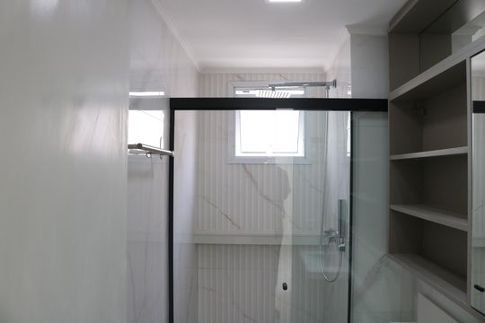 Banheiro social de apartamento para alugar com 2 quartos, 42m² em Barra Funda, São Paulo