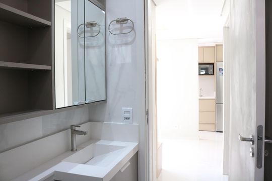 Banheiro social de apartamento para alugar com 2 quartos, 42m² em Barra Funda, São Paulo