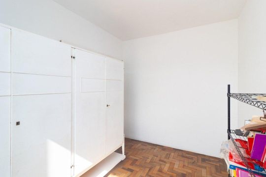 Quarto 1 de apartamento para alugar com 2 quartos, 49m² em Santo Antônio, Porto Alegre