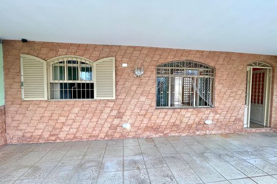 Garagem de casa à venda com 3 quartos, 175m² em Vila Galvão, Guarulhos
