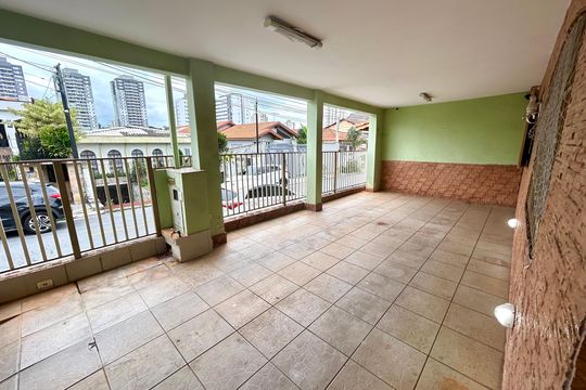 Garagem de casa à venda com 3 quartos, 175m² em Vila Galvão, Guarulhos