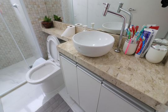 Banheiro de apartamento à venda com 2 quartos, 42m² em Jardim do Lago, Osasco