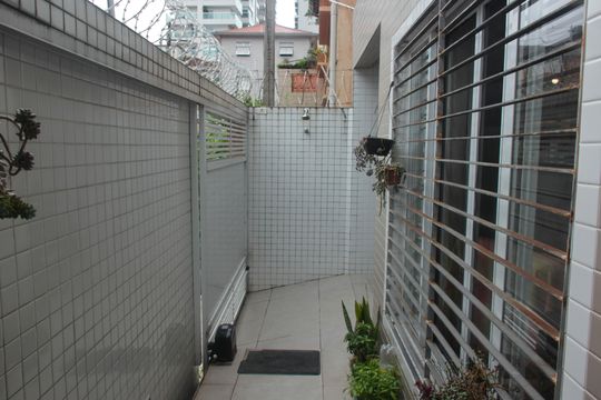Entrada de casa para alugar com 2 quartos, 120m² em Embaré, Santos