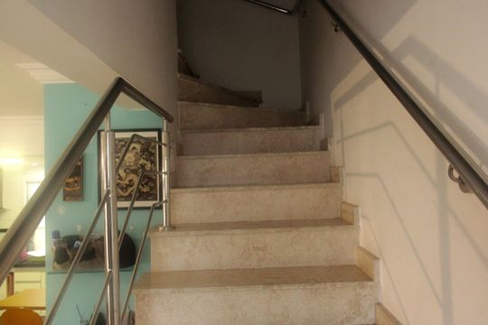Escada de casa para alugar com 2 quartos, 120m² em Embaré, Santos