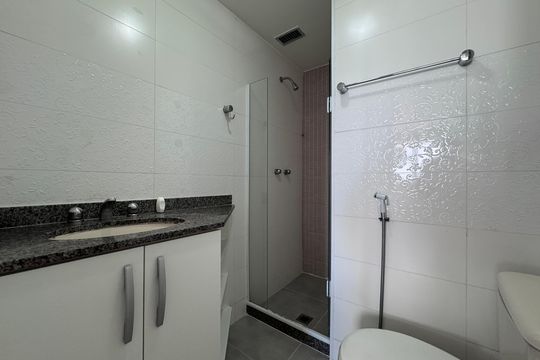 Suíte - Banheiro de apartamento à venda com 2 quartos, 70m² em Recreio dos Bandeirantes, Rio de Janeiro