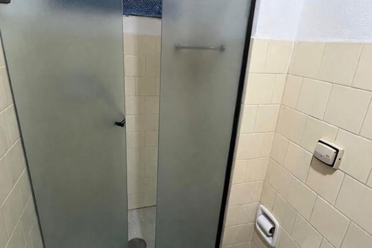 Banheiro de apartamento à venda com 2 quartos, 61m² em Vila Mimosa, Campinas