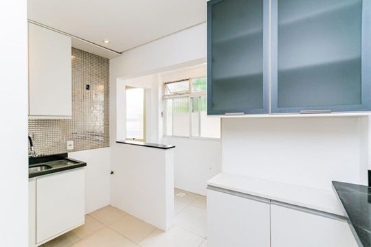 Cozinha  de apartamento para alugar com 2 quartos, 84m² em Rio Branco, Porto Alegre