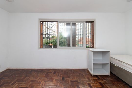 Sala/Quarto de apartamento para alugar com 2 quartos, 28m² em Santo Antônio, Porto Alegre