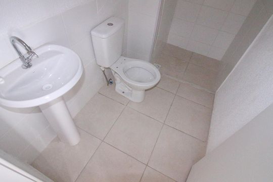 Banheiro social de apartamento à venda com 2 quartos, 35m² em Jardim Santa Adelia, São Paulo