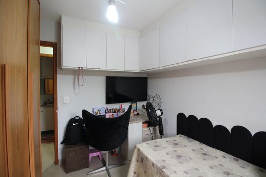 Quarto 1 de apartamento para alugar com 2 quartos, 65m² em Taquara, Rio de Janeiro