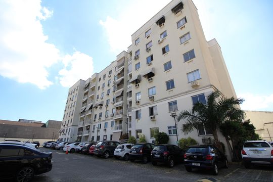 Fachada de apartamento para alugar com 2 quartos, 65m² em Taquara, Rio de Janeiro