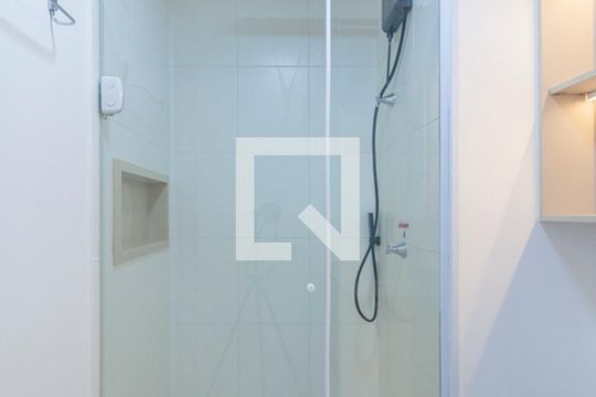 Banheiro de kitnet/studio para alugar com 1 quarto, 26m² em Vila Nova Conceição, São Paulo